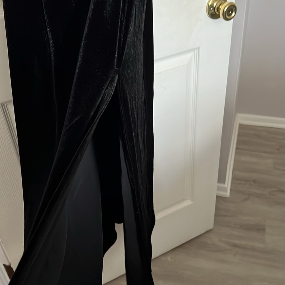 Gown - Picture 5 of 6